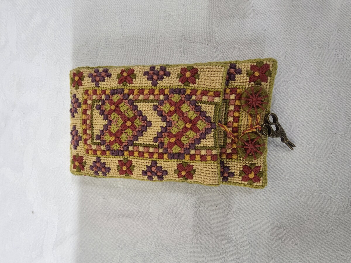 Julie - embroidered scissor case
